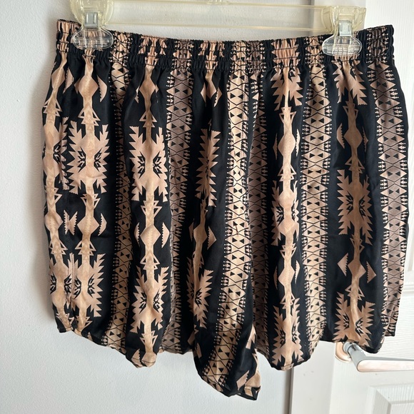 Vintage Max Deco 100% silk shorts, size L - Picture 2 of 5